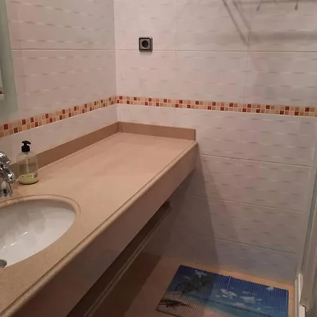 Daire Con Piscina, En Primera Linia De Mar. *