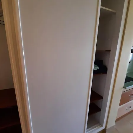 Con Piscina, En Primera Linia De Mar. *