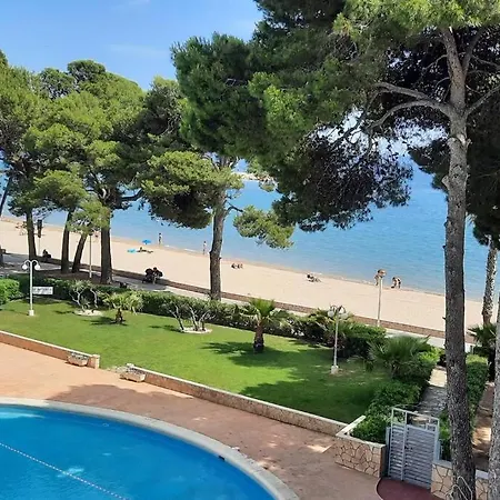 Con Piscina, En Primera Linia De Mar. *