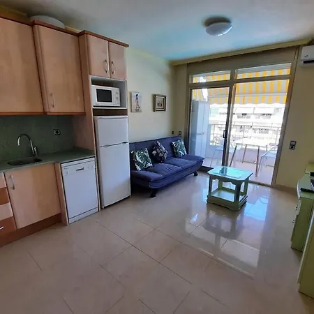 Con Piscina, En Primera Linia De Mar.